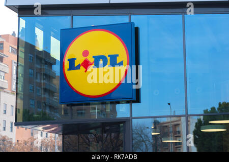 Valencia, Spanien - Februar 09, 2019: Lidl store in der Stadt Valencia. Deutschen Global Discounter Kette. Stockfoto