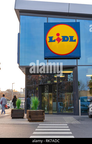 Valencia, Spanien - Februar 09, 2019: Lidl store in der Stadt Valencia. Deutschen Global Discounter Kette. Stockfoto