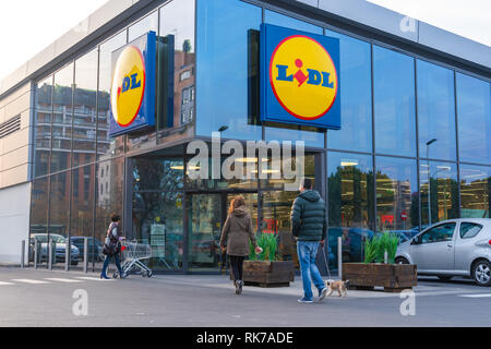 Valencia, Spanien - Februar 09, 2019: Lidl store in der Stadt Valencia. Deutschen Global Discounter Kette. Stockfoto