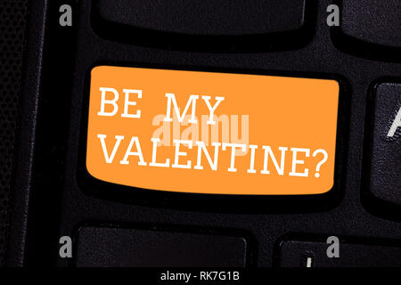 Text Zeichen zeigt Meine Valentine. Konzeptionelle foto Vorschlag auf ein Datum am 14. Februar roanalysistic Gefühle Taste der Tastatur Absicht zu gehen Zusammenarbeit zu schaffen Stockfoto