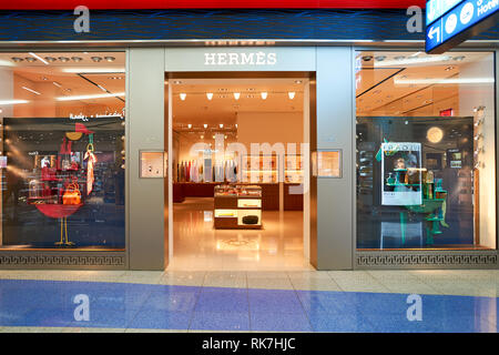 DUBAI, VAE - April 08, 2016: Hermes store am Dubai International Airport. Der internationale Flughafen Dubai ist die primäre Flughafen Dubai, Vereinigte Ara Stockfoto