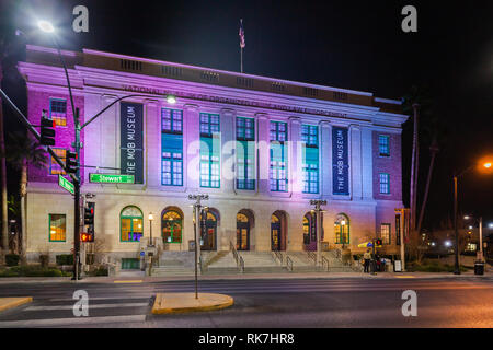 LAS VEGAS, Nevada, USA Januar 1st, 2018: Nachtansicht der Mob Museum, offiziell das Nationale Museum der Organisierten Kriminalität und Strafverfolgung, Stockfoto