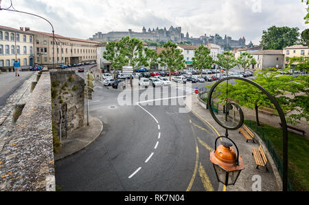 Blick auf die Burg von Carcassonne von der Brücke in Carcassonne, Aude, Frankreich Am 11. Juni 2015 getroffen Stockfoto