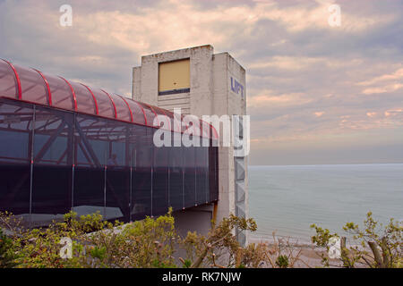 Die mit Blick auf die Bucht von Shanklin auf der Isle of Wight, Großbritannien. Stockfoto