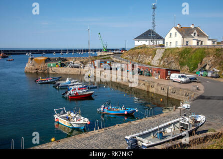 Ein sonniger Tag Blick auf Braye Hafen auf Alderney Channel Islands. Stockfoto