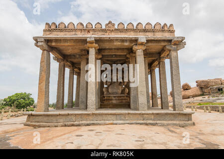 Die Sasivekalu Ganapati Tempel in Hampi ist eines der ersten Denkmäler, das angezeigt wird, wenn Sie diese specctacular UNESCO Weltkulturerbe besuchen Stockfoto