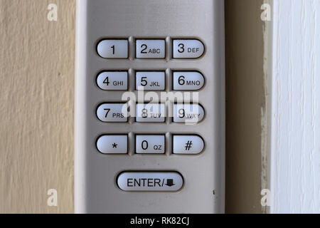 Code Tastatur auf einem Garagentor Eingang zu einem Home-security Tastatur - Security Code Stockfoto