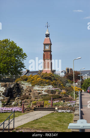 Die Jubilee Clock Tower stehen an der Spitze der Hügel in der seafield Gärten Seaton. Es wurde gebaut von Queen Victoria, goldenes Jubiläum zu gedenken. D Stockfoto