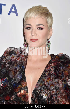 LOS ANGELES, Ca - Februar 08: Katy Perry besucht MusiCares Person des Jahres ehrt Dolly Parton im Los Angeles Convention Center am 8. Februar, 2. Stockfoto