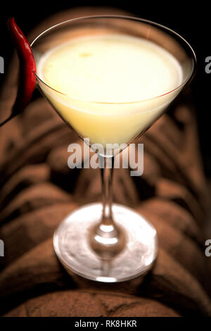 Chili Rum Daiquiri serviert in einem martini-Glas Stockfoto