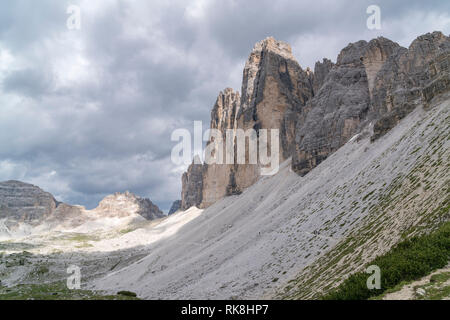 Die Drei Zinnen von Lavaredo aus westlicher Sicht. Sextner Dolomiten, Trentino Alto Adige, Italien. Stockfoto