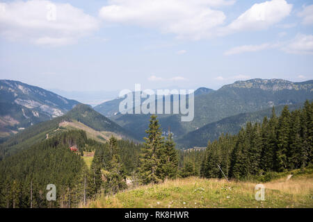 Blick vom Mount Chopok an einem Sommertag, Ski- und Wandergebiet Jasna, Niedrige Tatra, Slowakei Stockfoto