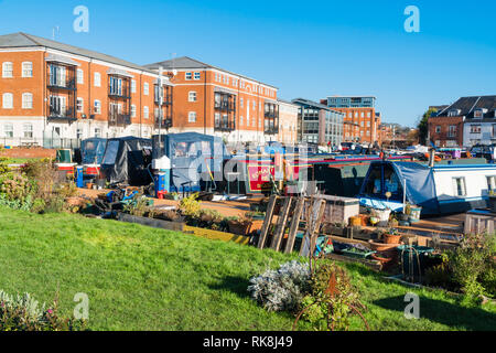 Kanal Boote in der diglis Basin Marina Worcester England UK vertäut. Januar 2019 Stockfoto