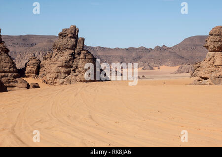 Sandstein Felsformationen im Akakus (acacus), Sahara, Libyen. Stockfoto