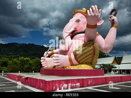 Große Statue des Elefanten. Ganesha Magha Puja Memoria buddhistischen Park; Nakhonnayok Provinz, Thailand Stockfoto