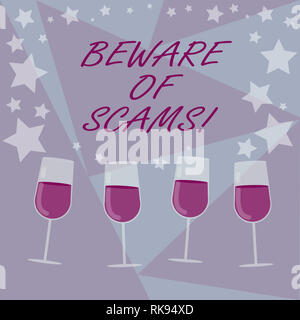 Handschrift Text schreiben von Scams aufpassen. Begriff Sinne wachsam bleiben Betrug Vorsicht immer sicher Sicherheit gefüllt Cocktail Gläser mit Wein zu vermeiden. Stockfoto