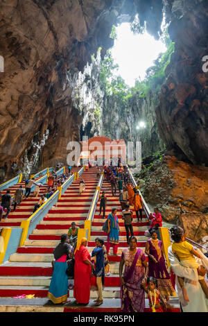 Kuala Lumpur, Malaysia. Januar 2019. treu im Gebet im Tempel in Batu Höhlen Stockfoto