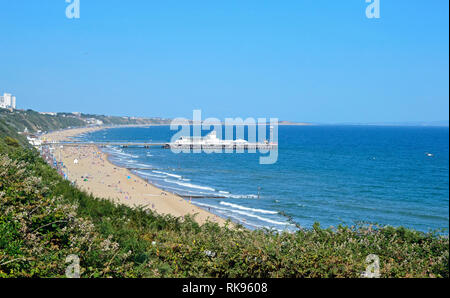 Anzeigen von Bournemouth Pier von der Klippe, Bournemouth, England, Großbritannien Stockfoto