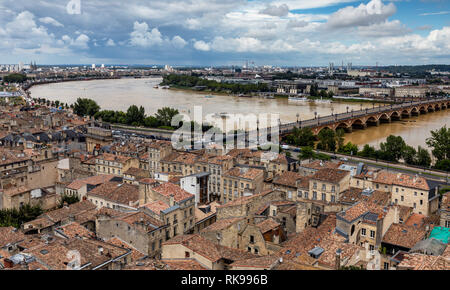City Skyline Blick vom flèche Saint Michel Spire, Bordeaux, Frankreich Stockfoto