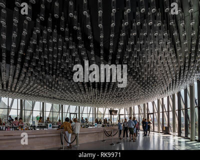 Weinprobe in La Cité du Vin, der Stadt Wein, Wein House Museum, Bordeaux, Aquitaine, Frankreich Stockfoto