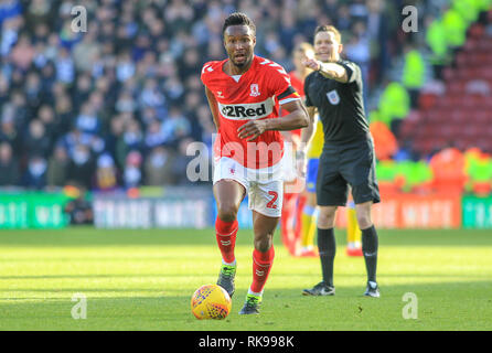 9. Februar 2019, Riverside Stadium, Middlesbrough, England; Sky Bet Meisterschaft, Middlesbrough vs Leeds United: John Obi Mikel (02) von Middlesbrough mit der Kugel Credit: Craig Milner/News Bilder der Englischen Football League Bilder unterliegen DataCo Lizenz Stockfoto