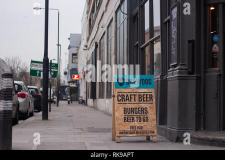 Brewdog Pub Eingang in Camden Town, London. Stockfoto