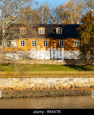 Alte hölzerne Norwegische Villa am Ufer des Oslo Fjord Stockfoto