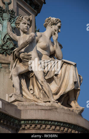 Detail der Statue auf dem Platz Piazza Carlo Emanuele II Stockfoto