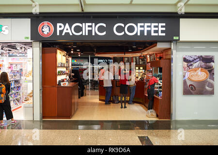 Hongkong - ca. Juni 2015: Pacific Kaffee Cafe in Hong Kong International Airport. Pacific Coffee Company ist ein Pacific Northwest US-Stil Kaffee Stockfoto