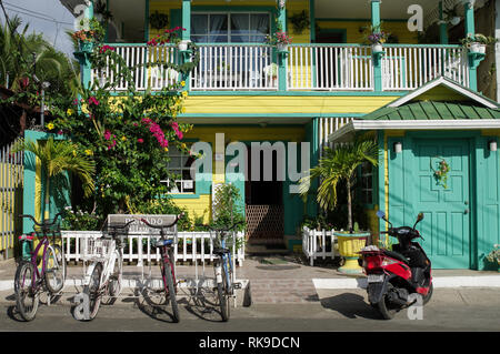 Blick auf ei Faro del Calibri Hotel auf carenero Insel im Archipel Bocas del Toro, Panama Stockfoto