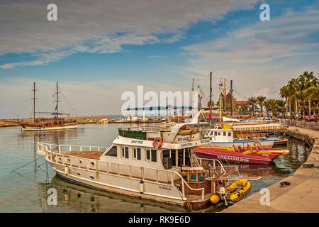 Luxusyachten im Hafen, Side, Türkei Stockfoto