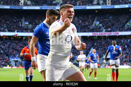 Englands Owen Farrell feiert fünften versuchen seine Seite des Spiels zählen während der Guinness sechs Nationen Spiel im Twickenham Stadium, London. Stockfoto