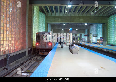 CHICAGO - 22. MÄRZ 2016: der U-Bahn Station in Chicago O'Hare International Airport entfernt. O'Hare ist derzeit eine wichtige Drehscheibe für American Airlines, United Airlin Stockfoto