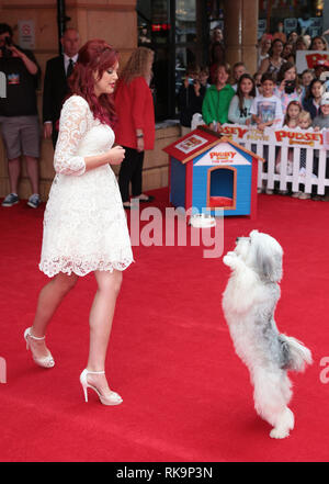 Pudsey und Ashleigh Butler besuchen Pudsey der Hund: Der Film Weltpremiere auf der Vue Kino in Leicester Square, London Stockfoto