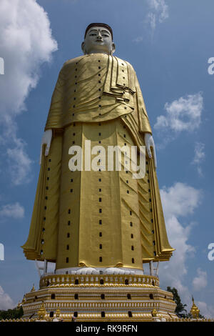 Monywa, Myanmar - 24. September 2016: Giant Buddha Statue an Maha Bodhi Tahtaung Stockfoto