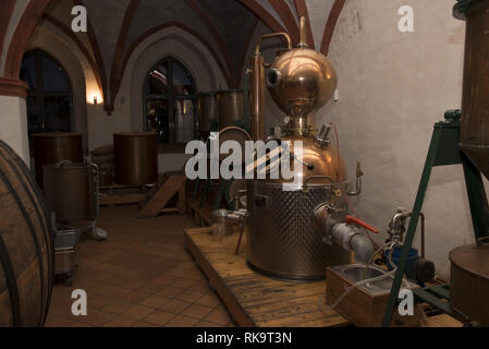 Süßen Kräuterlikör "klosterbruder" in das alte Sudhaus der Zinna Abtei ein ehemaliges Zisterzienserkloster in Jüterbog in Brandenburg, Deutschland produziert Stockfoto