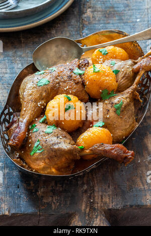 Ente Tajine mit clementinen - Hohe Betrachtungswinkel Stockfoto