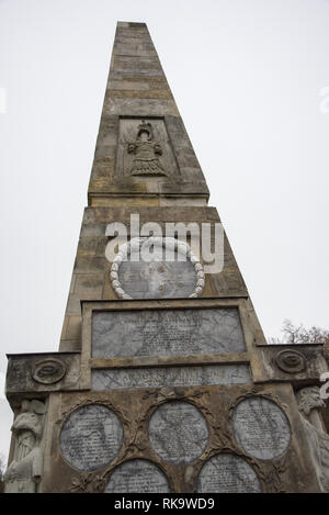 Rheinsberg Obelisk ist ein Denkmal für den Siebenjährigen Krieg nur gegenüber Schloss Rheinsberg. Der rheinsberger Obelisk erinnert die Helden des Siebenj Stockfoto
