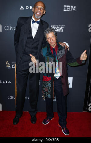 Kalifornien, USA. 9. Feb 2019. American Basketball player Kareem Abdul-Jabbar und amerikanischen Jazz Pianist Chick Corea kommen an der Recording Academy und Clive Davis' 2019 Pre-GRAMMY Gala im Beverly Hilton Hotel am 9. Februar 2019 in Beverly Hills, Los Angeles, Kalifornien, USA. (Foto von Xavier Collin/Image Press Agency) Quelle: Bild Presse Agentur/Alamy leben Nachrichten Stockfoto