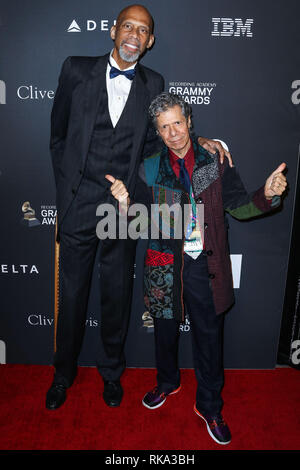 Kalifornien, USA. 9. Feb 2019. American Basketball player Kareem Abdul-Jabbar und amerikanischen Jazz Pianist Chick Corea kommen an der Recording Academy und Clive Davis' 2019 Pre-GRAMMY Gala im Beverly Hilton Hotel am 9. Februar 2019 in Beverly Hills, Los Angeles, Kalifornien, USA. (Foto von Xavier Collin/Image Press Agency) Quelle: Bild Presse Agentur/Alamy leben Nachrichten Stockfoto