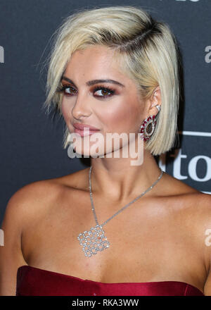 Kalifornien, USA. 9. Feb 2019. Sänger Bebe Rexha das Tragen eines August Getty Atelier Blick und ein Herz in Brand Halskette kommt an der Recording Academy und Clive Davis' 2019 Pre-GRAMMY Gala im Beverly Hilton Hotel am 9. Februar 2019 in Beverly Hills, Los Angeles, Kalifornien, USA. (Foto von Xavier Collin/Image Press Agency) Quelle: Bild Presse Agentur/Alamy leben Nachrichten Stockfoto