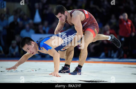 Weinberg, Deutschland. 09 Feb, 2019. Maxim Mamulat (Weingut / rot) versus Sanal Semenov (Skipper). GES/Wrestling/deutschen Ringerliga endgültige Rückkampf: Germania Weingarten - VfK Schifferstadt, 09.02.2019 Sport: German Wrestling League Finale: Germania Weingarten - VfK Schifferstadt, Weingarten, 9. Februar 2019 | Verwendung der weltweiten Kredit: dpa/Alamy leben Nachrichten Stockfoto