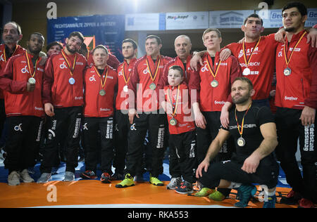 Weinberg, Deutschland. 09 Feb, 2019. Zweiter Platz: Germania Weingarten, team Foto, team Bild, Foto des Teams. GES/Wrestling/deutschen Ringerliga endgültige Rückkampf: Germania Weingarten - VfK Schifferstadt, 09.02.2019 Sport: German Wrestling League Finale: Germania Weingarten - VfK Schifferstadt, Weingarten, 9. Februar 2019 | Verwendung der weltweiten Kredit: dpa/Alamy leben Nachrichten Stockfoto