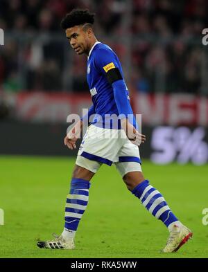 München, Deutschland. 09 Feb, 2019. firo: 09.02.2019, Fußball, 1.Bundesliga, Saison 2018/2019, FC Bayern München - FC Schalke 04 3:1, Weston McKennie, FC Schalke 04, Schalke, ganze Figur | Verwendung der weltweiten Kredit: dpa/Alamy leben Nachrichten Stockfoto