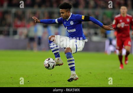 München, Deutschland. 09 Feb, 2019. firo: 09.02.2019, Fußball, 1.Bundesliga, Saison 2018/2019, FC Bayern München - FC Schalke 04 3:1, Weston McKennie, FC Schalke 04, Schalke, Single Action | Verwendung der weltweiten Kredit: dpa/Alamy leben Nachrichten Stockfoto