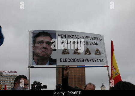 Madrid, Spanien. 10. Feb 2019. Die Manifestation dieser Sonntag von PP und die Bürgerinnen und Bürger gehalten. In der Plaza de Colón in Madrid, wo mehr als 20.000 Menschen besucht haben. Credit: Jesús Hellin/Alamy leben Nachrichten Stockfoto