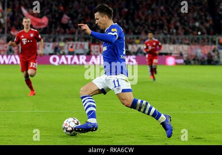 München, Deutschland. 09 Feb, 2019. firo: 09.02.2019, Fußball, 1.Bundesliga, Saison 2018/2019, FC Bayern München - FC Schalke 04 3:1, Yevhen Konoplianka, FC Schalke 04, Schalke, ganze Figur | Verwendung der weltweiten Kredit: dpa/Alamy leben Nachrichten Stockfoto