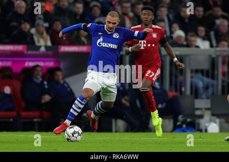 München, Deutschland. 09 Feb, 2019. firo: 09.02.2019, Fußball, 1.Bundesliga, Saison 2018/2019, FC Bayern München - FC Schalke 04 3-1, Ahmed Kutucu, FC Schalke 04, Schalke, ganze Figur | Verwendung der weltweiten Kredit: dpa/Alamy leben Nachrichten Stockfoto