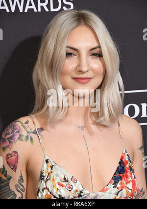 Februar 9, 2019 - Beverly Hills, CA, USA - 09. Februar 2019 - Beverly Hills, Kalifornien - Julia Michaels. Die Recording Academy und Clive Davis' 2019 Pre-GRAMMY Gala statt im Beverly Hilton Hotel. Photo Credit: Birdie Thompson/AdMedia (Credit Bild: © Birdie Thompson/AdMedia über ZUMA Draht) Stockfoto