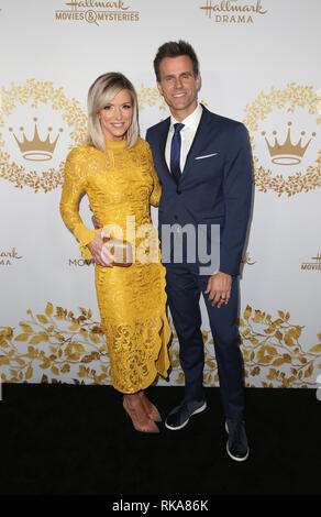 PASADENA, Ca - 9. Februar: Debbie Matenopoulos, Cameron Mathison, Hallmark Channel und Markenzeichen Filme & Geheimnisse Winter 2019 TCA am Turnier Haus in Pasadena, Kalifornien am 9. Februar 2019. Credit: Faye Sadou/MediaPunch Stockfoto